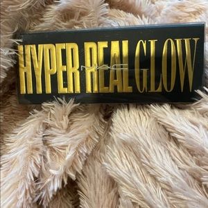 Mac hyper real glow highlighter palette
